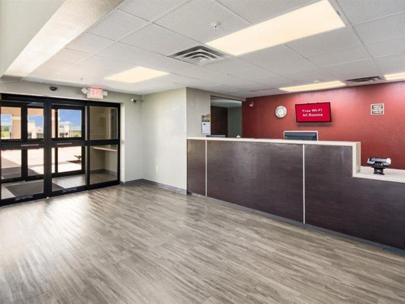 Red Roof Inn & Suites Austin East - Manor Eksteriør billede