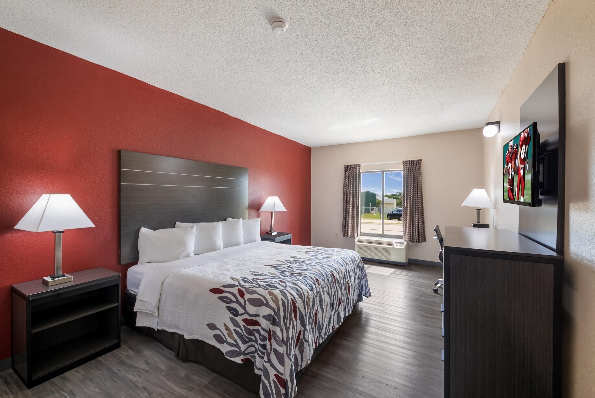 Red Roof Inn & Suites Austin East - Manor Eksteriør billede