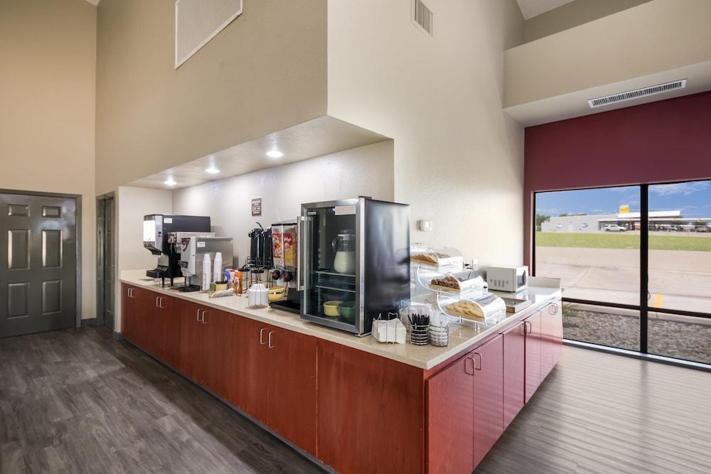 Red Roof Inn & Suites Austin East - Manor Eksteriør billede