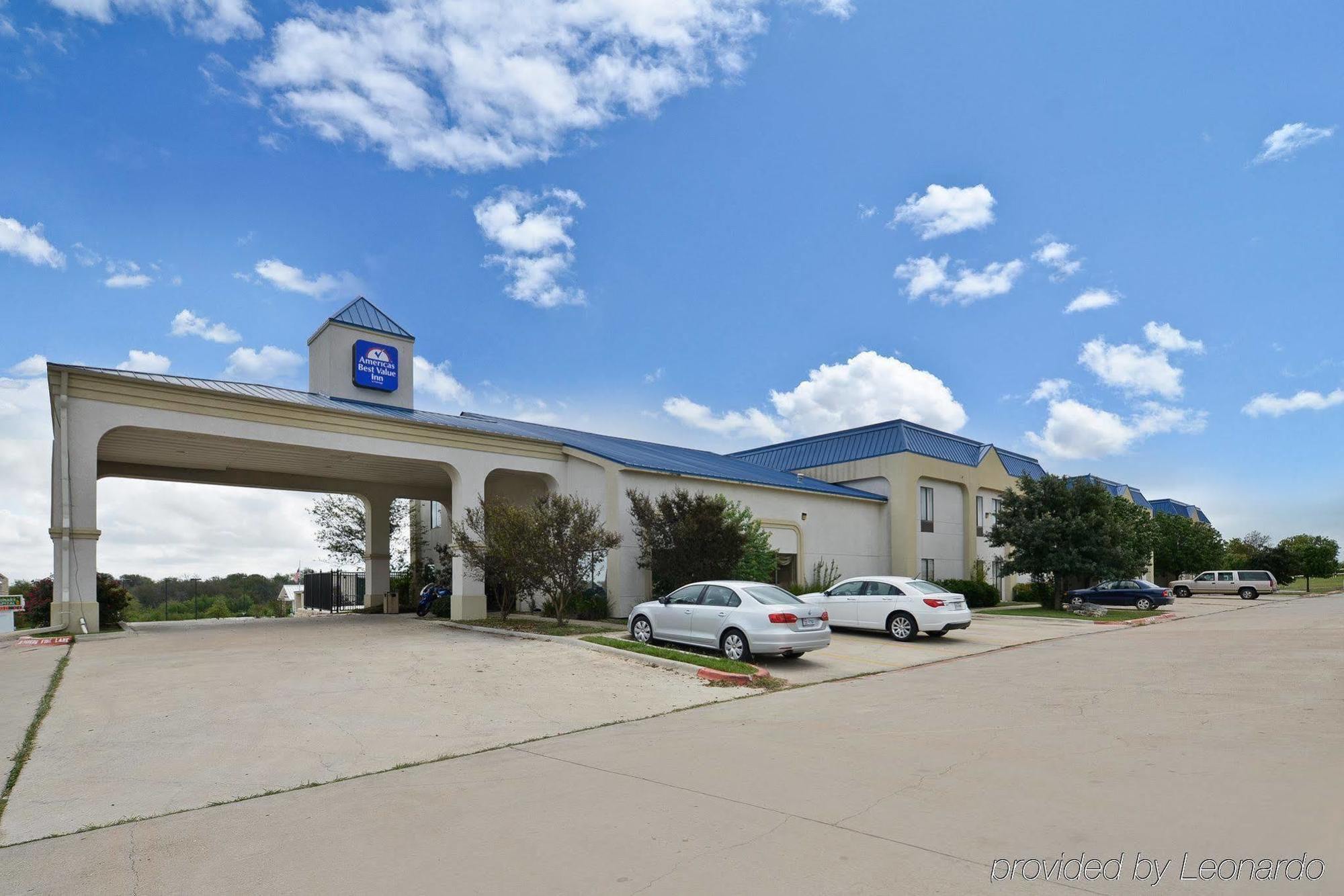 Red Roof Inn & Suites Austin East - Manor Eksteriør billede