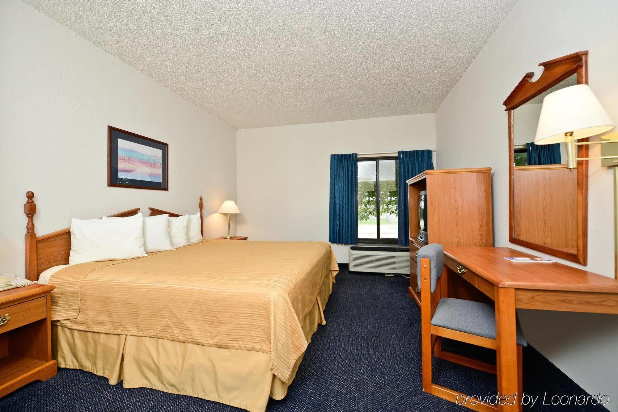 Red Roof Inn & Suites Austin East - Manor Eksteriør billede